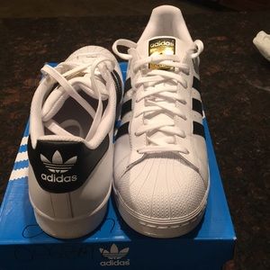 Men’s 10.5 adidas superstar